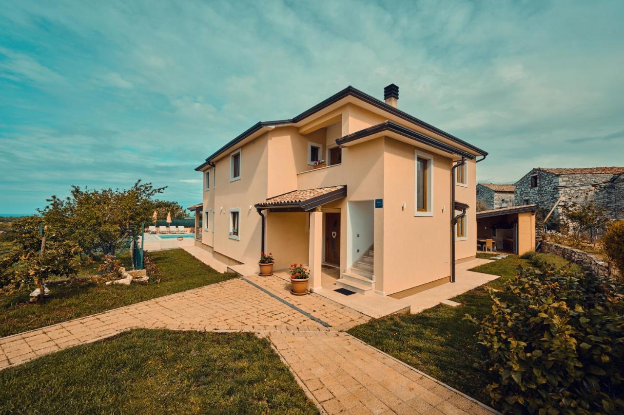 Aisha Apartment Brtonigla Exterior photo